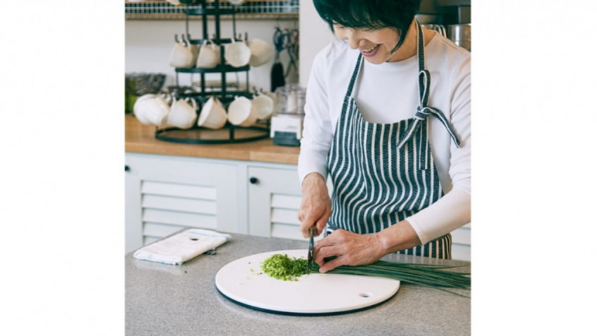 シリーズ累計7万個販売】栗原はるみプロデュースの「丸まな板