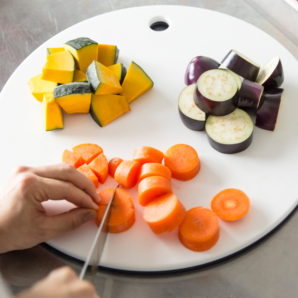 シリーズ累計7万個販売】栗原はるみプロデュースの「丸まな板