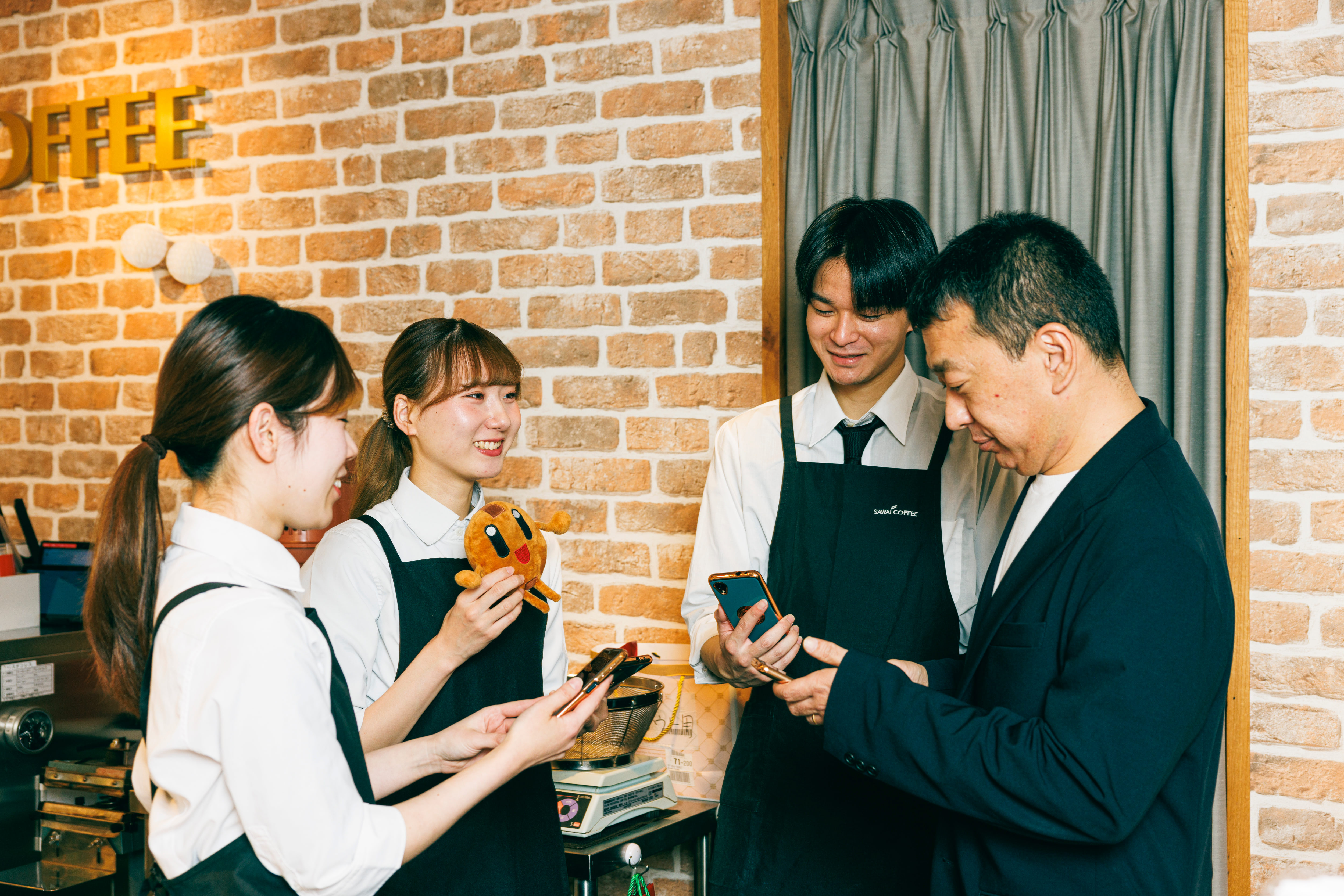 楽天モバイル」100台導入の狙い】澤井珈琲、低コストで全社員へスマホ