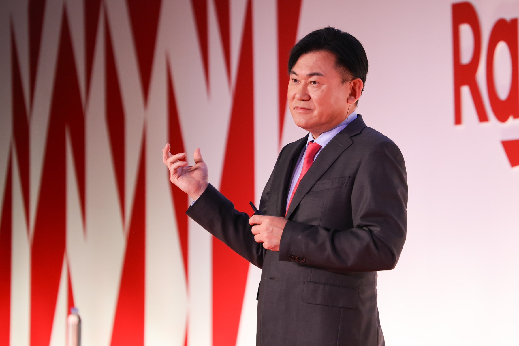 楽天新春カンファ2025】三木谷社長『No AI,No Future』宣言 「AI