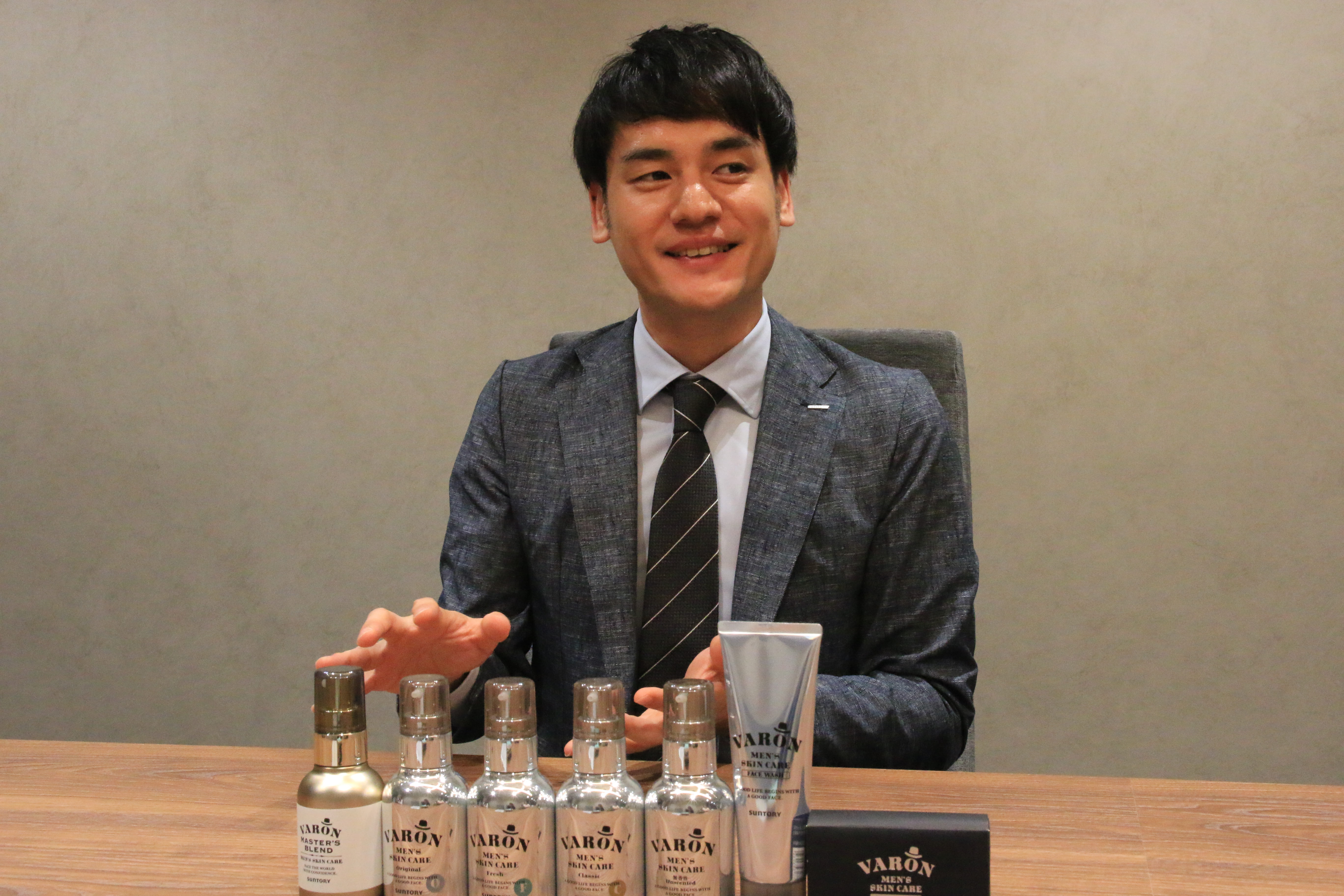 サントリーウエルネス、「VARON」がメンズ化粧品市場をけん引 未経験層 