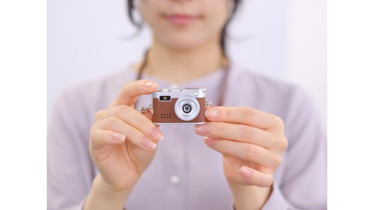 サイトロンジャパン、指先サイズの本格カメラ レトロな写りの写真撮影