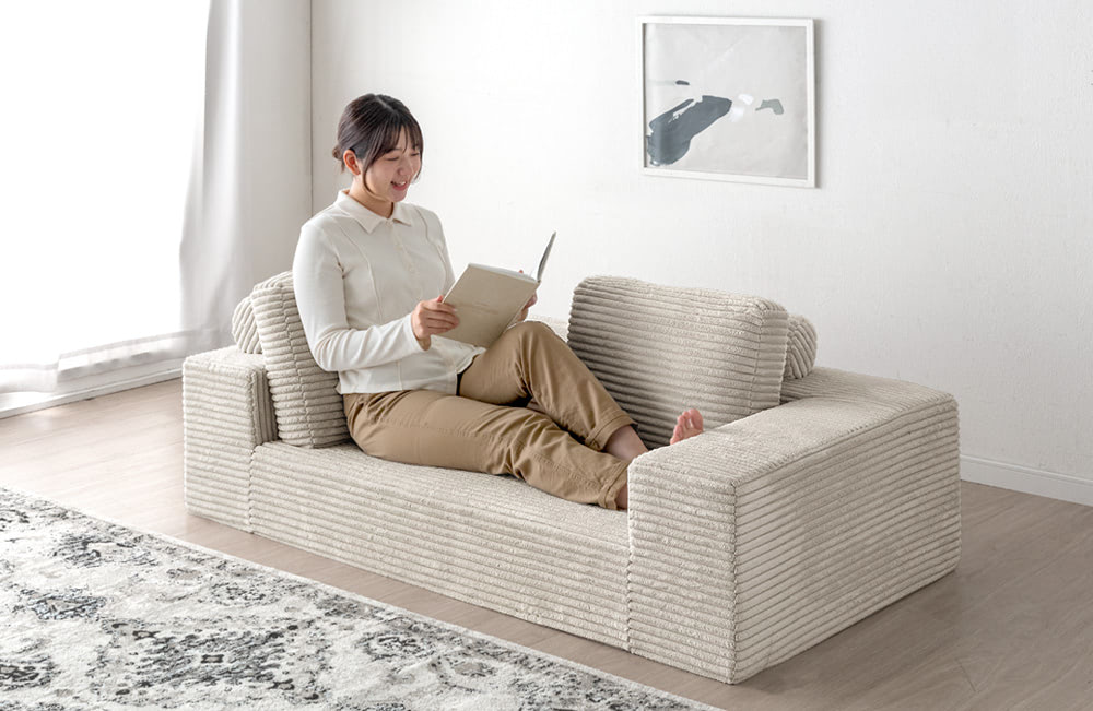 タンスのゲン、大型ソファが宅配便で届く「圧縮梱包ソファ」に新ライン