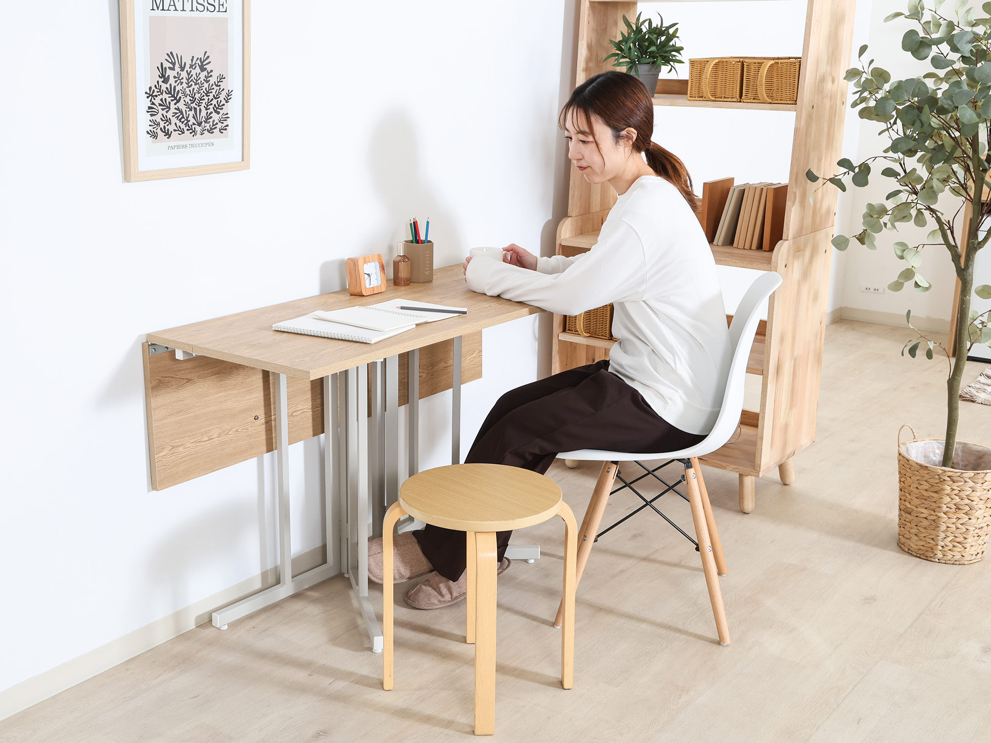 不二貿易、実用性と省スペース性を兼ね備えた「両バタマルチテーブル 