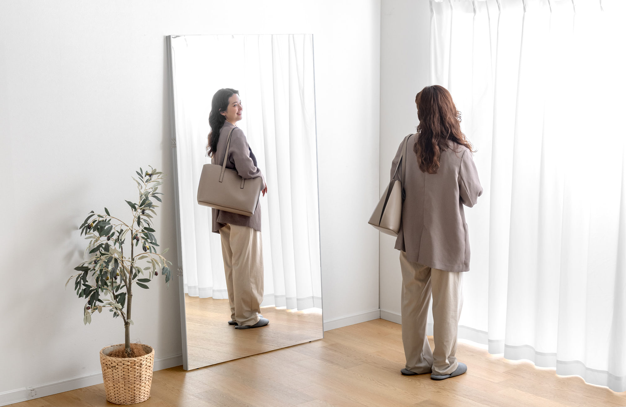 全身鏡 タンスのゲン、「割れない全身鏡」に2面モデル 身だしなみ確認や