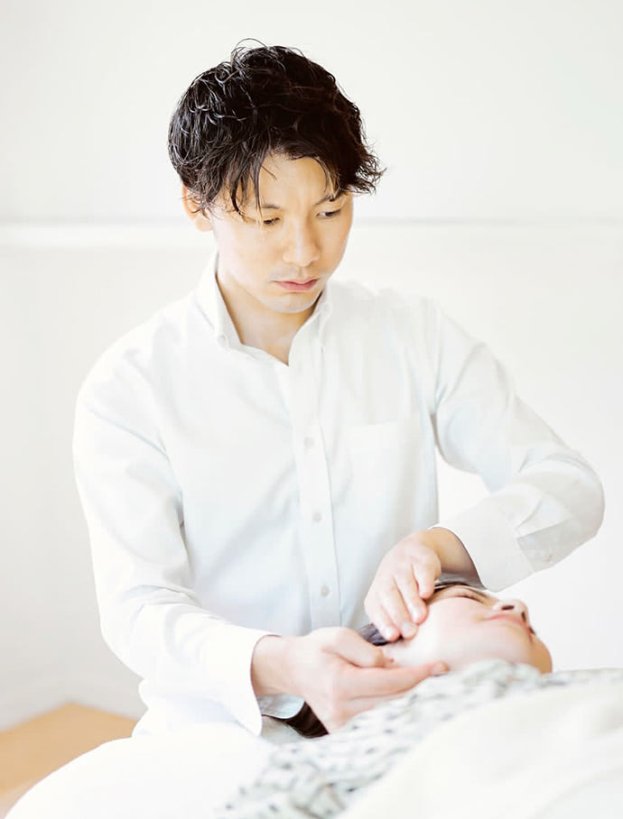 Aiロボティクス、「FACE HEART POINTER」を7月17日発売 小顔サロン監修