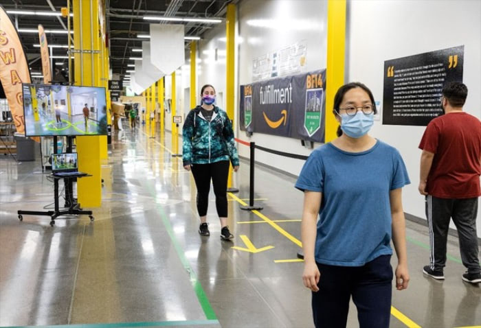 Amazon、物流拠点にスタッフ間の距離を判別する「ディスタンス・アシスタント」配備 コロナ対策強化 …